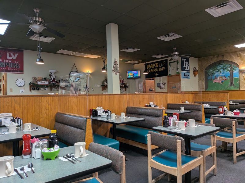 This Florida Restaurant Is Famous For Doing The Basics Exceptionally Well - Decor Hint Why This Diner Stands The Test Of Time