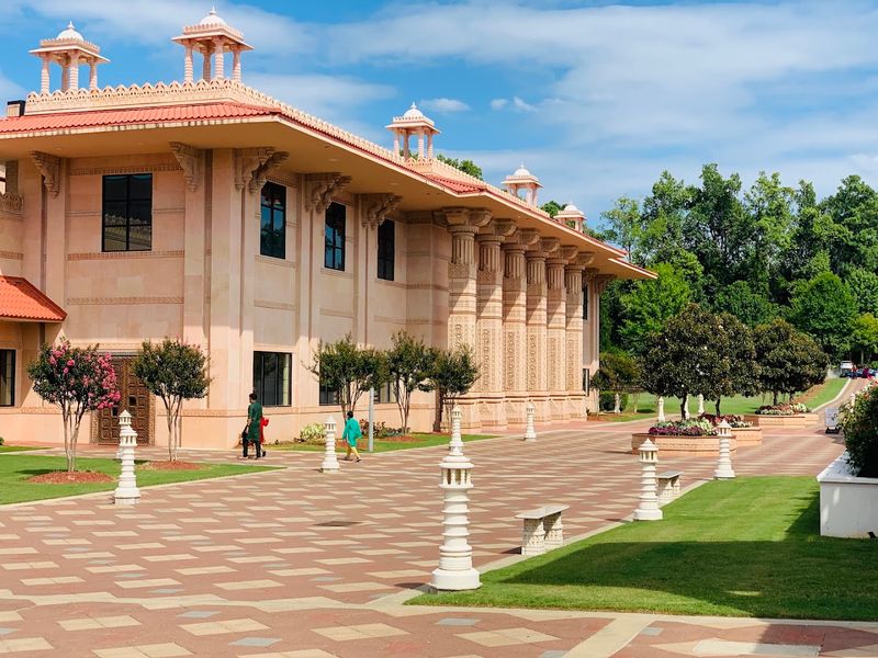 There's A Secret Hindu Palace Somewhere In Georgia And It's Absolutely Stunning - Decor Hint Guided Tours Make The Visit Educational For Kids And Adults Alike