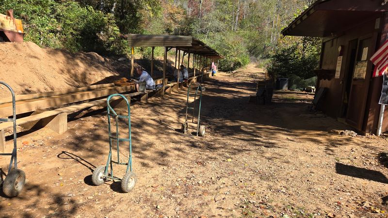 11 North Carolina Rockhounding Spots Where Crystals And Hidden Gems Wait - Decor Hint Mason Mountain Makes Franklin Feel Like Gem Country