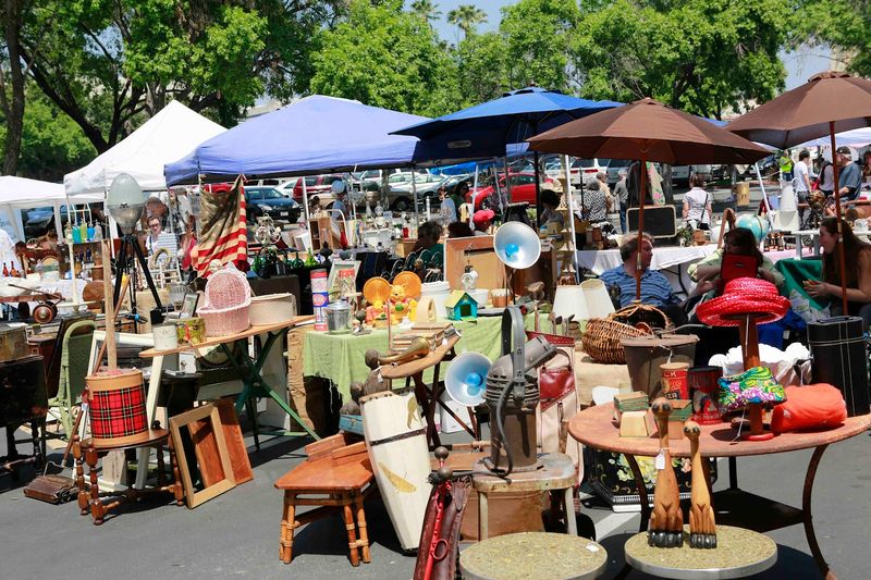 Topanga Vintage Market, Woodland Hills