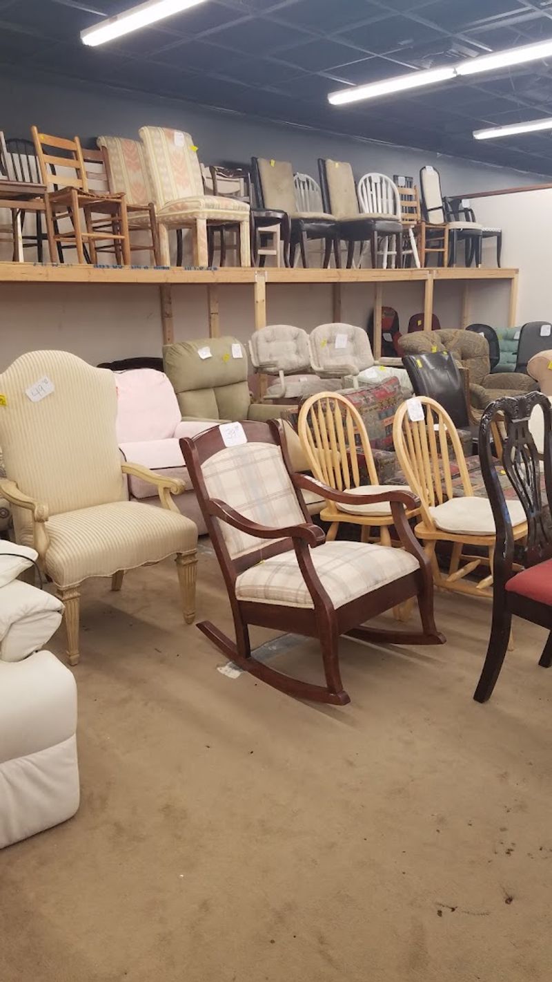 This Florida Thrift Store Proves You Don't Need A Big Budget To Dress Well - Decor Hint Home Goods That Make Your Space Look Expensive