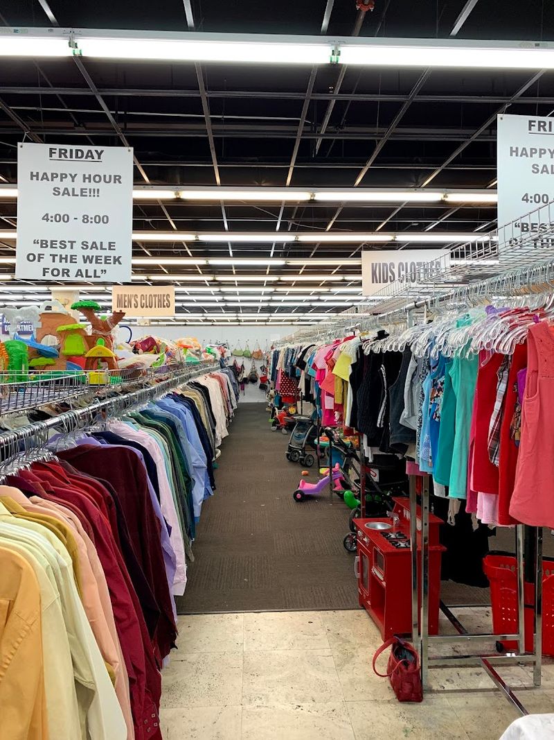This Florida Thrift Store Proves You Don't Need A Big Budget To Dress Well - Decor Hint Why Thrifting Is Having A Major Cultural Moment
