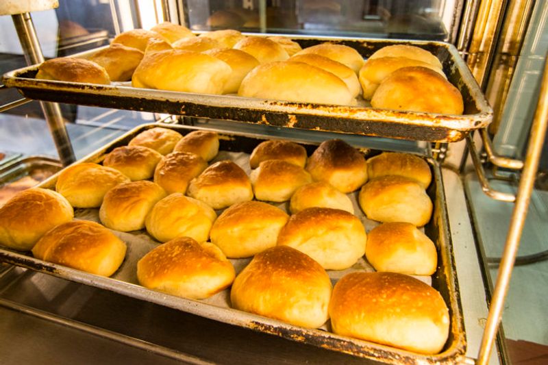 This Texas Cafeteria Still Feels Like The Kind Of Place Grandma Would Approve Of - Decor Hint Those Rolls Deserve Their Own Moment