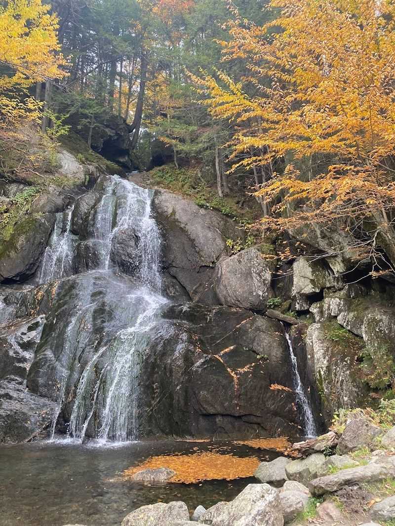 One Vermont Town Turns Everyday Scenery Into Something Extraordinary - Decor Hint Smugglers Notch Hides A Secret World