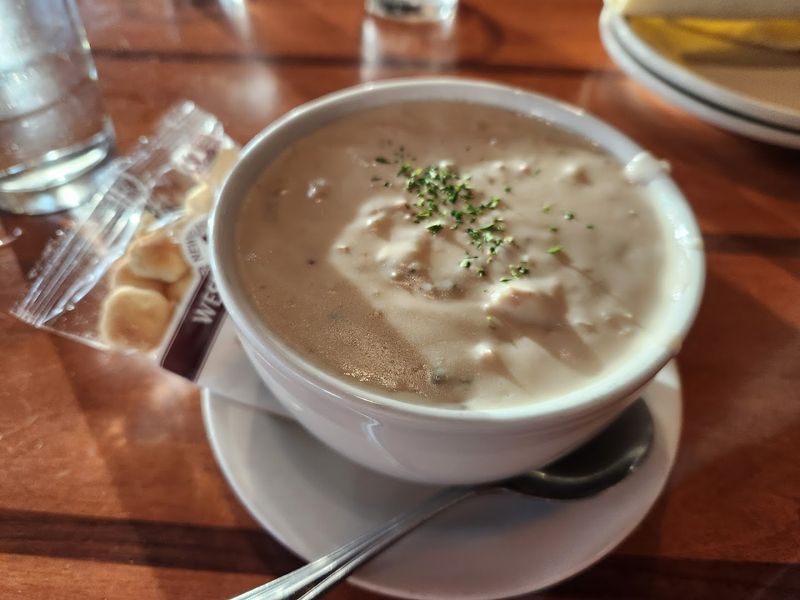 Skip The Fancy Spots And Try These Washington Seafood Shacks Locals Love - Decor Hint Ivar's Fish Bar