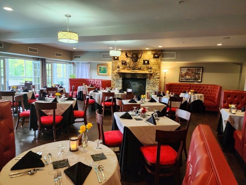 Caledonia Restaurant With Fine Dining On-Site