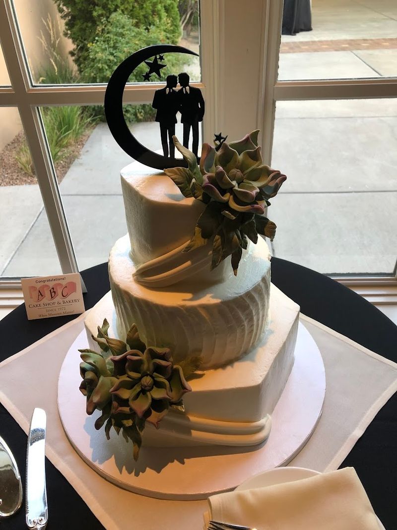 The New Mexico Cake Shop Where One Slice Can Make Your Whole Day Better - Decor Hint Wedding Cakes With A Southwest Personality