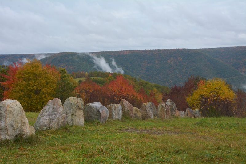 Seasonal color that turns the valley into a painting