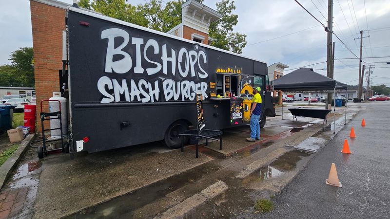 These 11 Kentucky Cheeseburgers Are Worth The Drive For Just One Bite - Decor Hint Bishop's Smash Burger, Harrodsburg