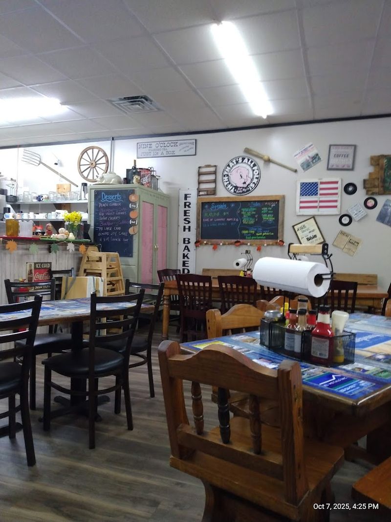 People Drive From All Over Georgia For Big Country Breakfasts At This Simple Mountain Restaurant - Decor Hint House-Made Hot Sauces With Names You Will Not Forget