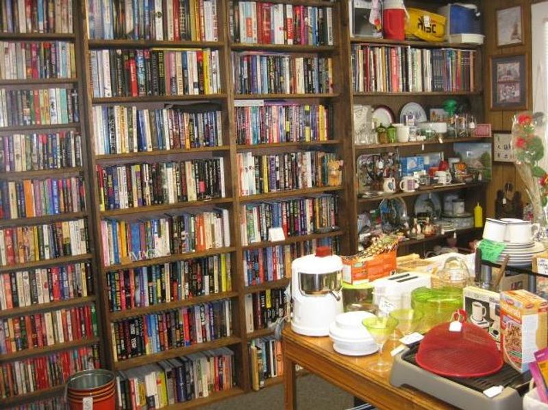 The Massive Thrift Store In Kentucky That Treasure Hunters Say Requires All Day To Explore - Decor Hint A Well-Organized Space That Makes Browsing Easy