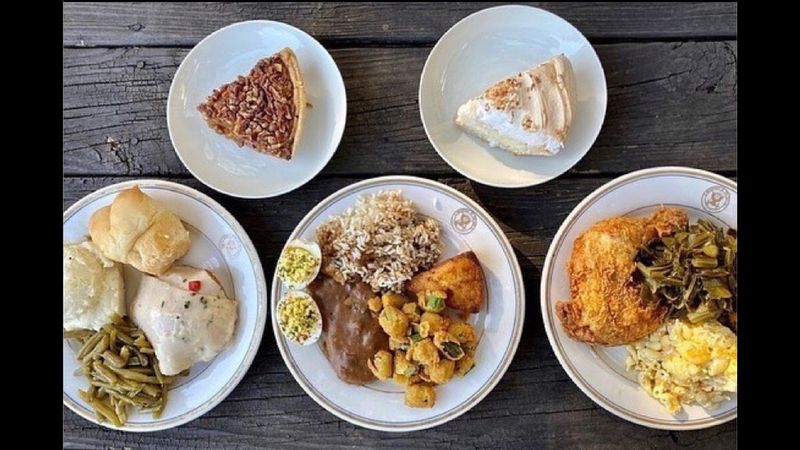 Cafeteria-Style Service That Keeps The Line Moving Smoothly