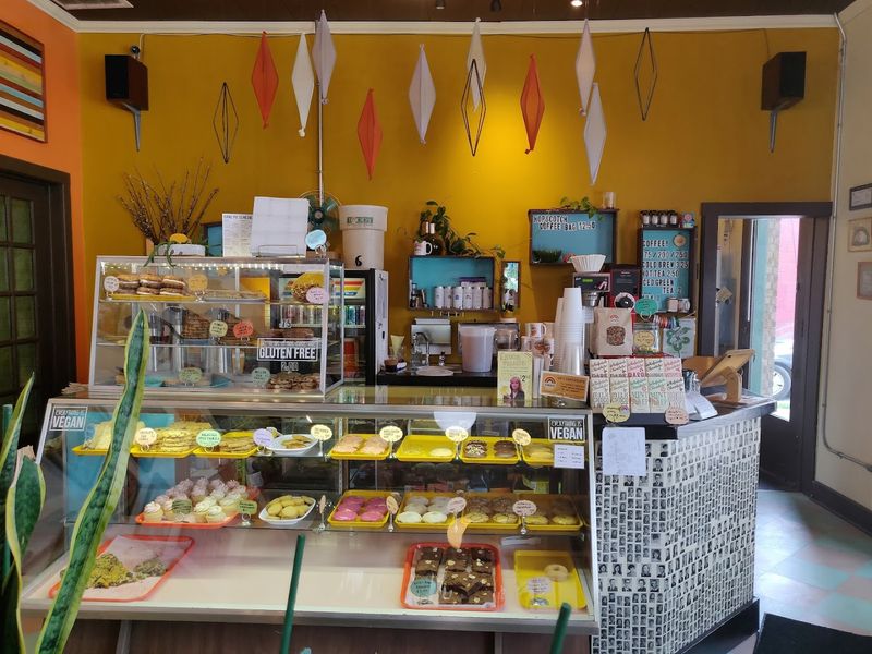 14 Indiana Bakeries That Locals Keep Recommending Again And Again - Decor Hint Rainbow Bakery