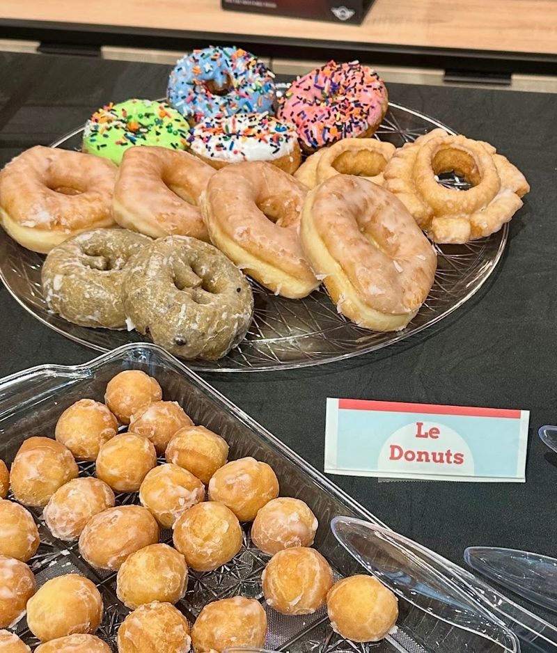 Le Donuts & Coffee