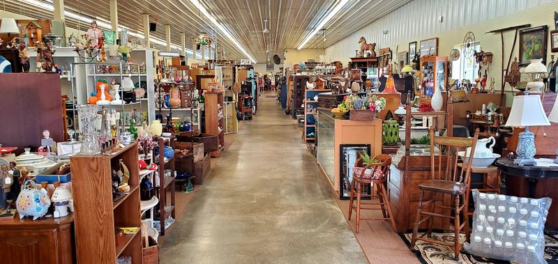 9 Must-Visit New York Markets Filled With Rare Finds And Amazing Prices - Decor Hint Antique World & Flea Market