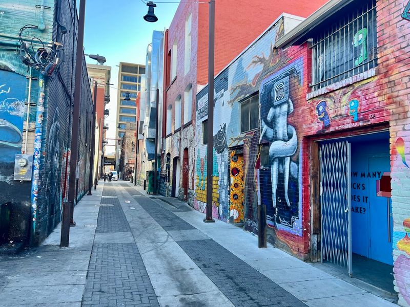 This Free Gallery Makes A Quick Walk Feel Bigger