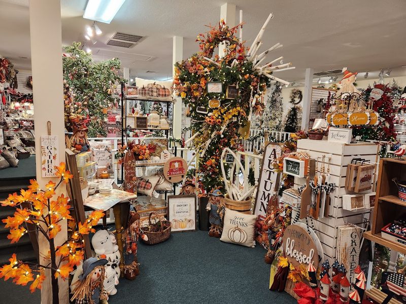 This Georgia Spot Celebrates Christmas 365 Days A Year And It's Absolutely Magical - Decor Hint An Extraordinary Ornament Selection That Has Something For Absolutely Everyone