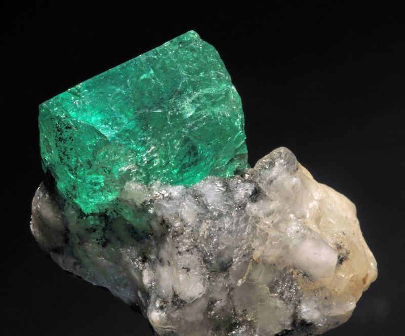 11 North Carolina Rockhounding Spots Where Crystals And Hidden Gems Wait - Decor Hint Crabtree Emerald Mine Adds A Legendary Green Find