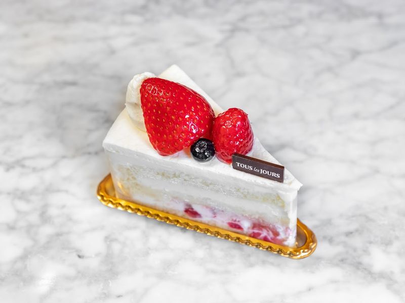 This Nebraska Bakery Makes Flaky Pastries Feel Like A Full-Blown Dessert Hunt - Decor Hint Cakes Bring The Celebration Energy
