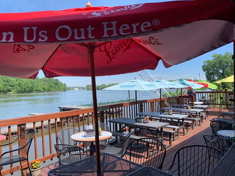 Kuchie's On The Water