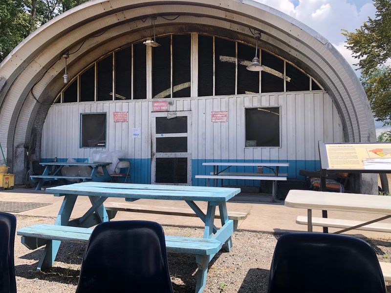 Scott's Bar-B-Que, Hemingway