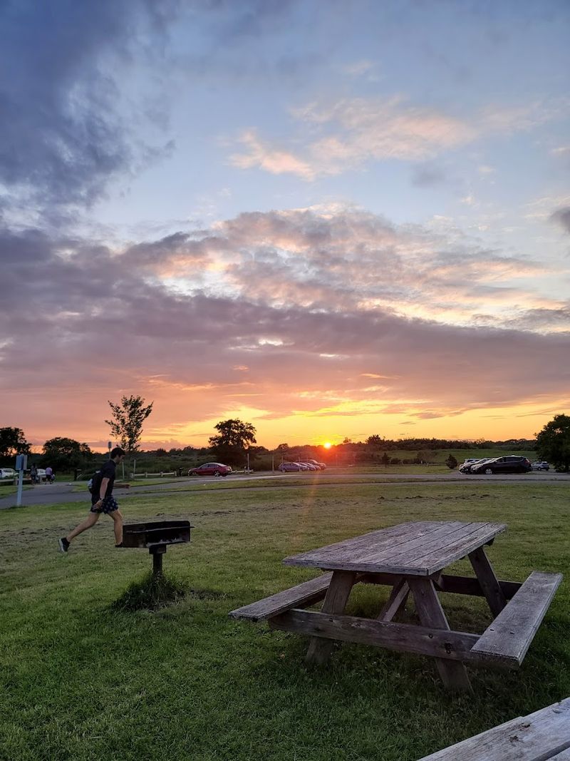 This Connecticut State Park Has One Of The Most Scenic Beach Walks On The Coast - Decor Hint Food, Picnics, And Pavilion Perks
