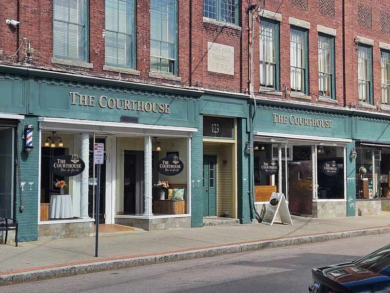 The Courthouse Bar & Grille, Putnam