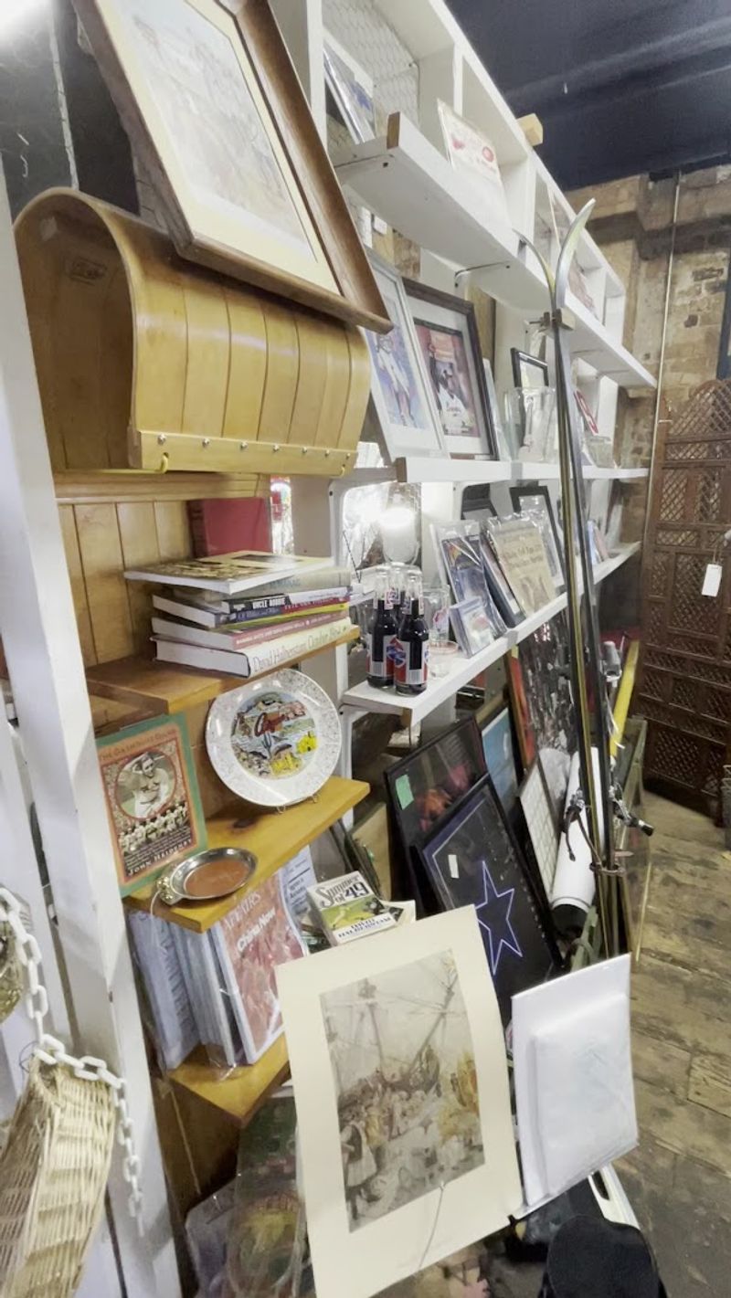 Antique Decor And Vintage Furniture Options