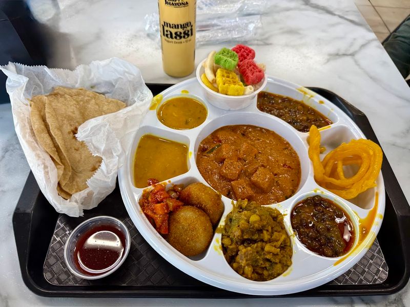 There's A Secret Hindu Palace Somewhere In Georgia And It's Absolutely Stunning - Decor Hint Shayona Cafe Serves Fresh Traditional Vegetarian Food Right On The Campus