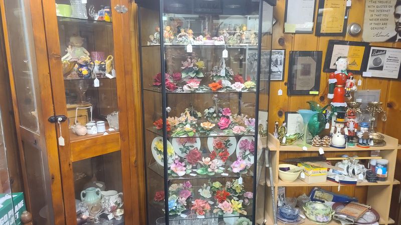 The Nebraska Flea Market Where $35 Goes A Lot Further Than You Would Expect - Decor Hint Local Vendors Who Know Their Inventory