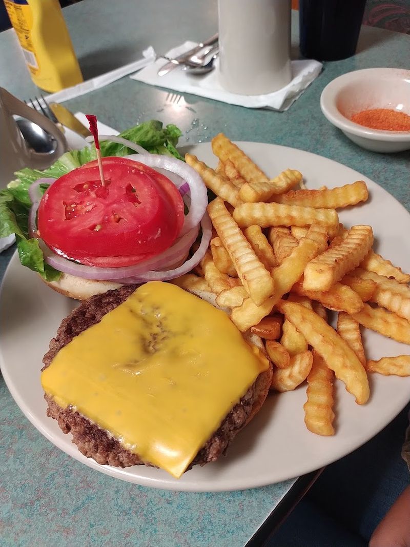 This Florida Restaurant Is Famous For Doing The Basics Exceptionally Well - Decor Hint Service That Keeps People Coming Back
