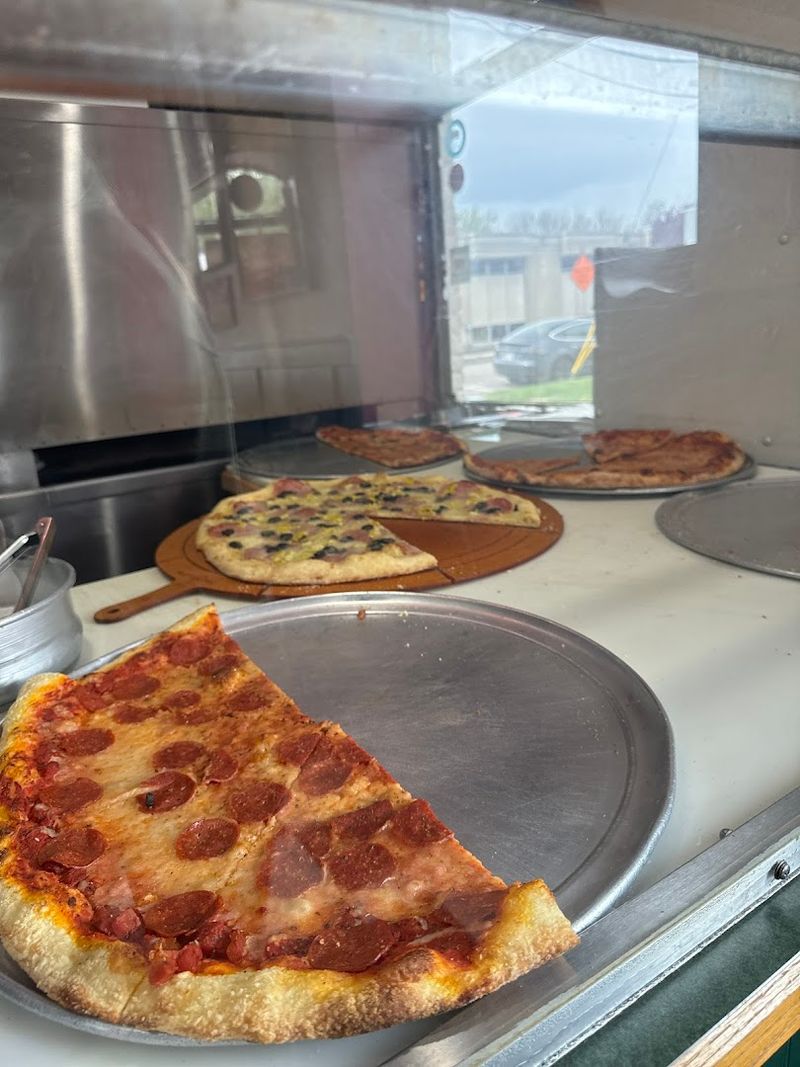 Great Pizza Keeps Idaho Crowds Squeezing Into This Humble Little Joint - Decor Hint Hours, Ordering, And What To Expect