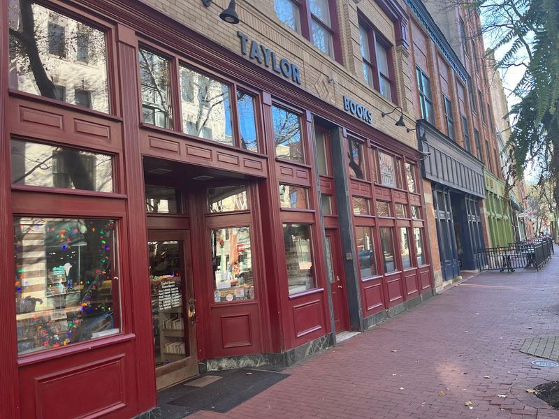 A Shopping Experience That Goes Far Beyond Books
