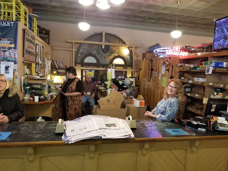 This Massive Pennsylvania Vintage Store Feels Like A Lucky Find Waiting To Happen - Decor Hint Staff That Actually Know Their Stuff