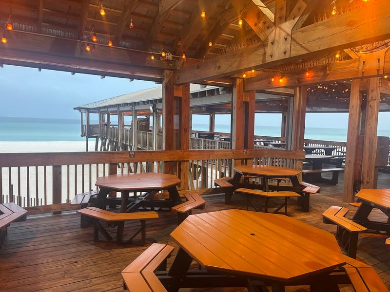 10 Florida Beachfront Restaurants With Ocean Views That Stay Affordable - Decor Hint Pineapple Willy's, Panama City Beach