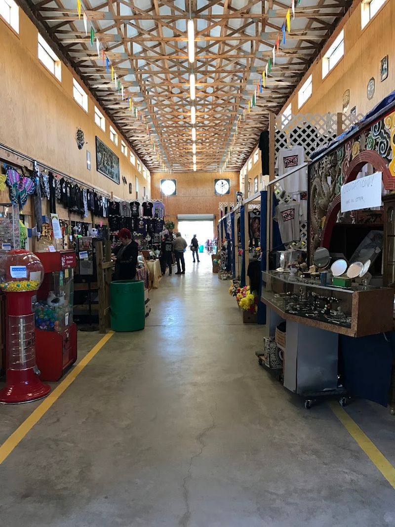 14 Georgia Flea Markets That Have People Coming Back Every Single Weekend - Decor Hint South Augusta Flea Market