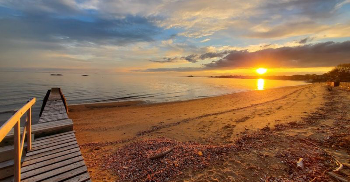 The Beautiful Beachfront Spot In Connecticut That Always Feels Worth Revisiting - Decor Hint