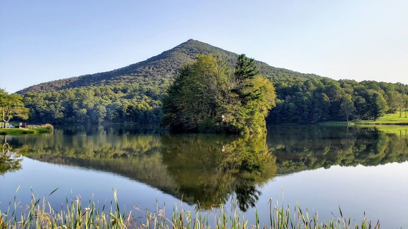 The Beauty Along This Virginia Lake Trail Makes The Whole Outing Worthwhile - Decor Hint A Mirror In The Mountains