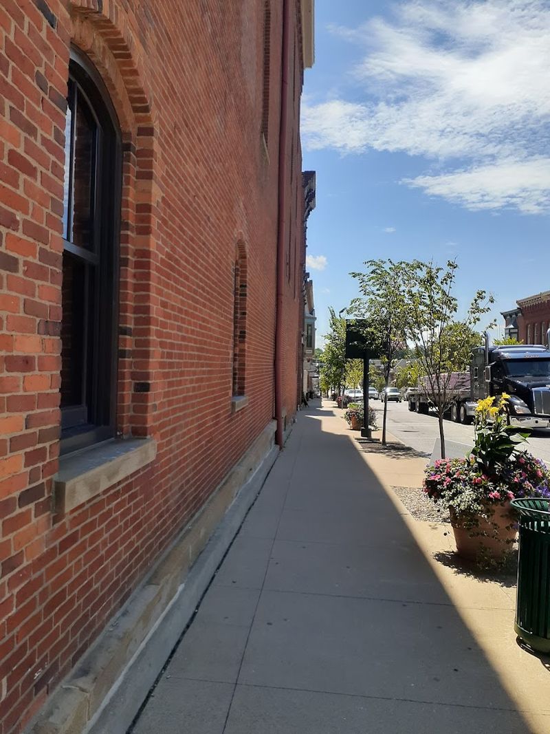 This Picture-Perfect Ohio Town Is Packed With Small-Town Charm - Decor Hint Tips For Planning It All