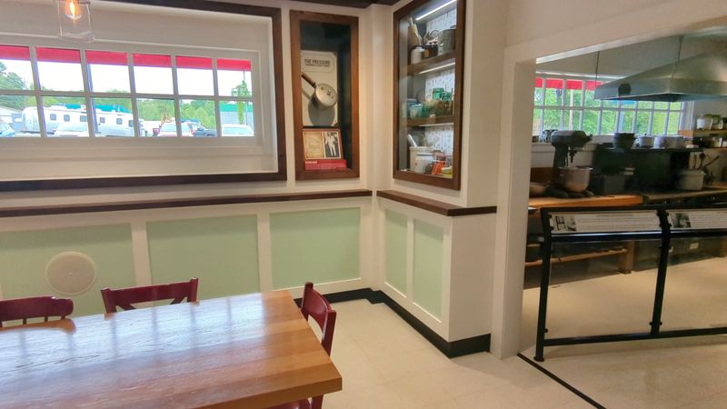 The Legendary Corbin, Kentucky Eatery That’s Been Serving The Same Secret 11-Herb Recipe Since 1952 - Decor Hint Restored Exhibits That Transport You Back To The 1940s