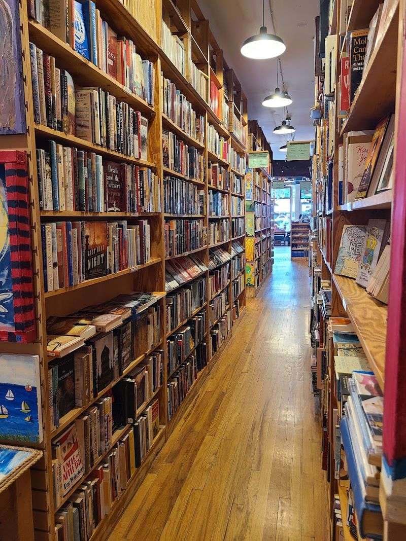 Tennessee's Most Irresistible Bookstores Are Made For Slow Browsing - Decor Hint Winder Binder, Chattanooga