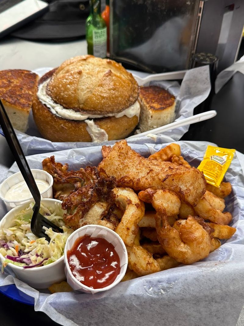 This Oregon Seafood Shack Looks Simple, But Its Clam Chowder Has A Serious Following - Decor Hint What Regulars Order Every Single Time