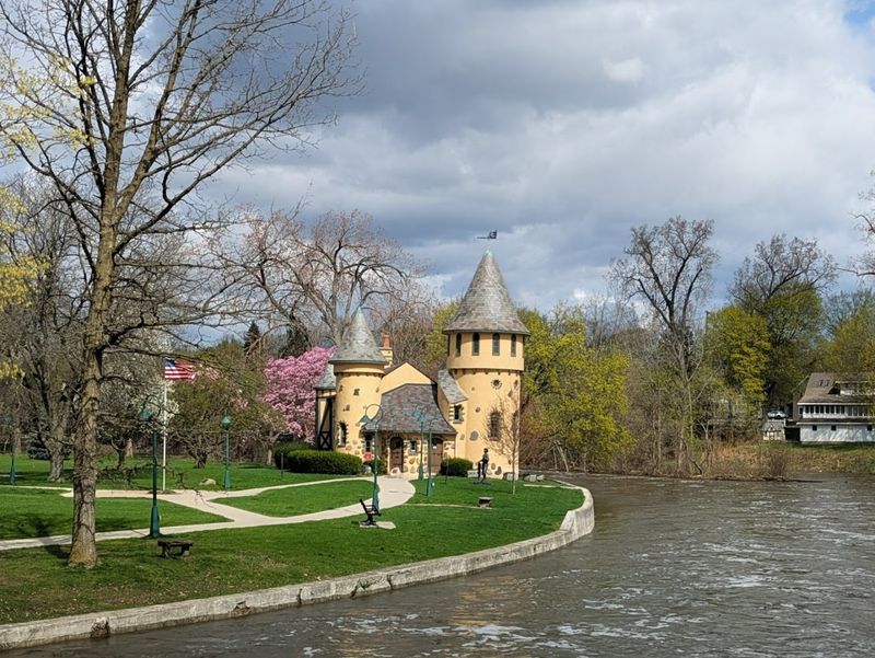 Curwood Castle Park, Owosso