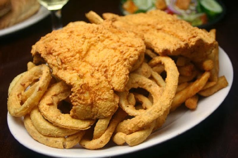 Onion Rings That Hold Their Own Against The Clams