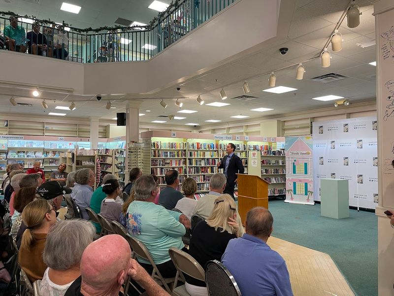 This Huge Florida Bookstore Is A Treasure Hunt For Unexpected Finds - Decor Hint Author Events That Draw National Names To A Small-Town Store