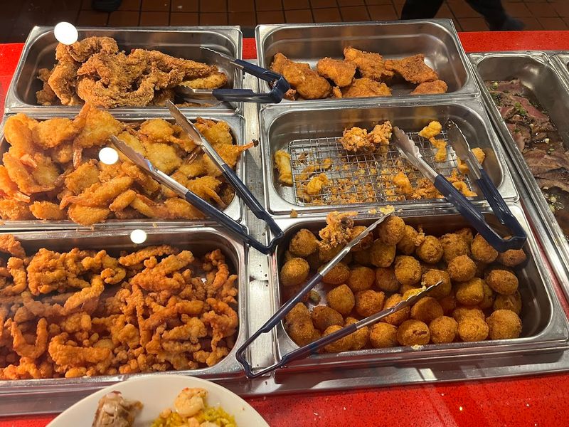 This Florida Buffet Is The Kind Of Place People Happily Travel For - Decor Hint The Rest Of The Buffet Holds Its Own