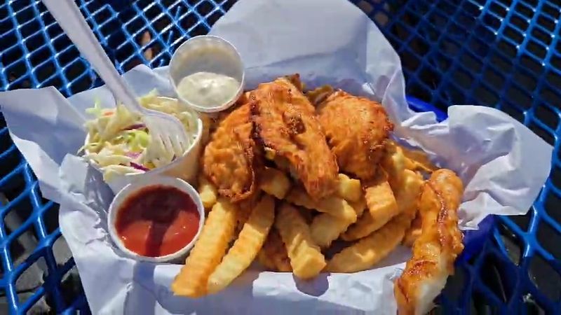 This Oregon Seafood Shack Looks Simple, But Its Clam Chowder Has A Serious Following - Decor Hint Fresh Seafood On The Southern Oregon Coast