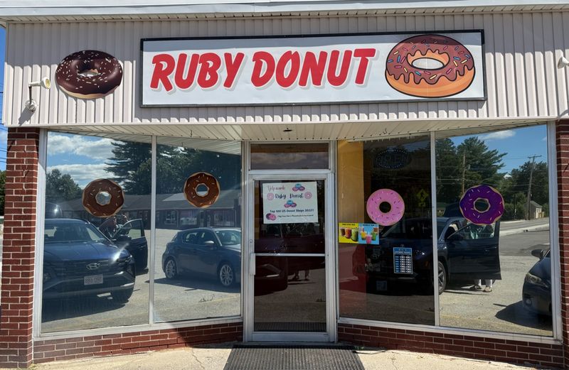 This Massachusetts Bakery Serves Donuts So Good You'll Be Thinking About Them Long After The Last Bite - Decor Hint Why This Shop Deserves A Spot On Your Regular Rotation