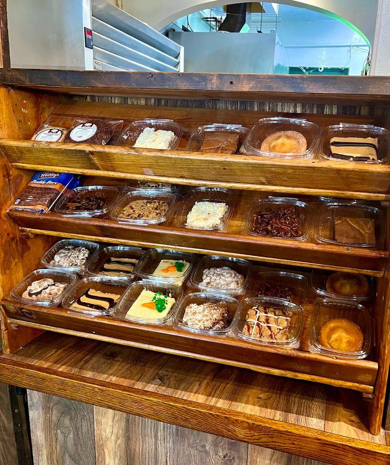 This Connecticut Store Serves Sandwiches So Good Locals Plan Lunch Around Them - Decor Hint Catering That Takes The Stress Out Of Big Events