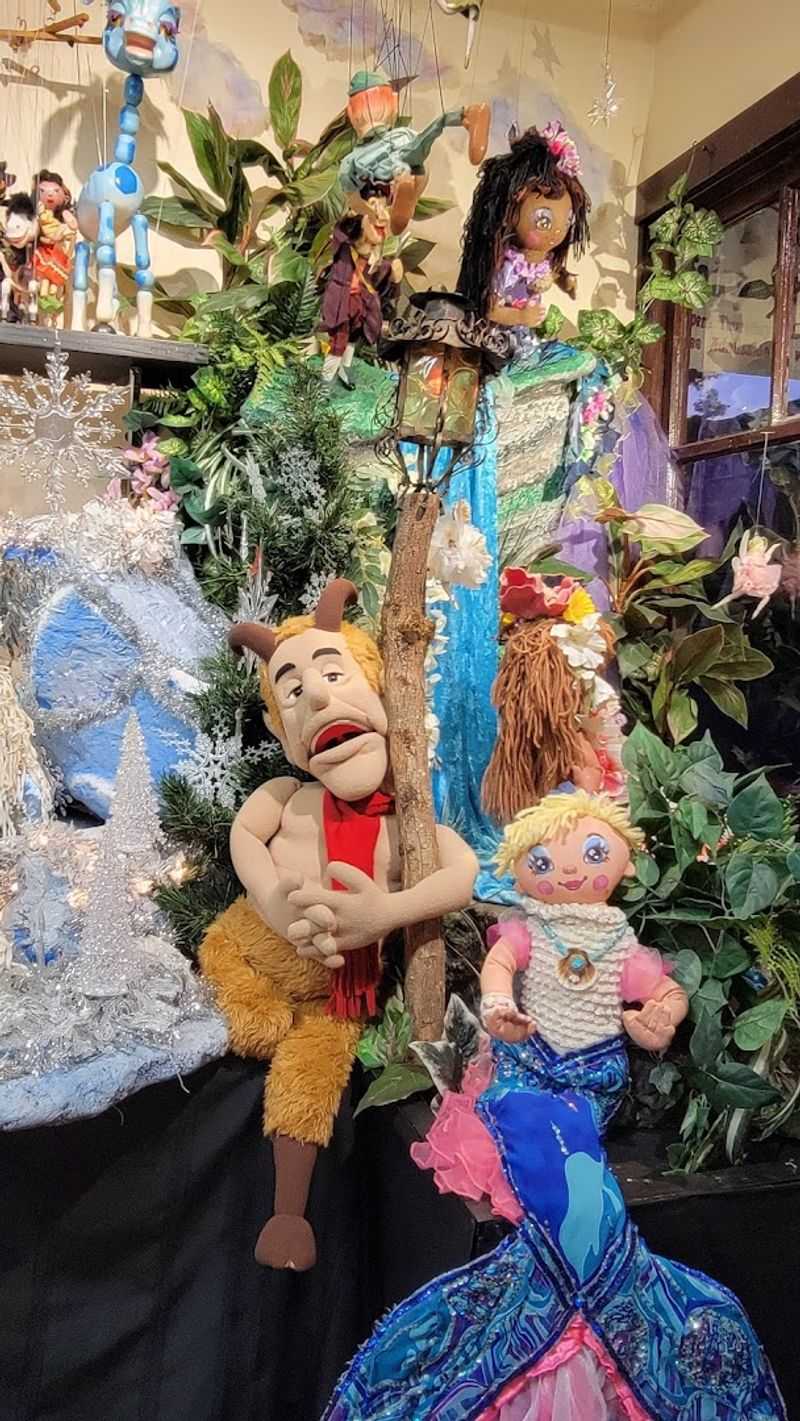 Few People Know Oregon Is Home To An Enchanting Puppet Museum - Decor Hint The Guided Tour Experience